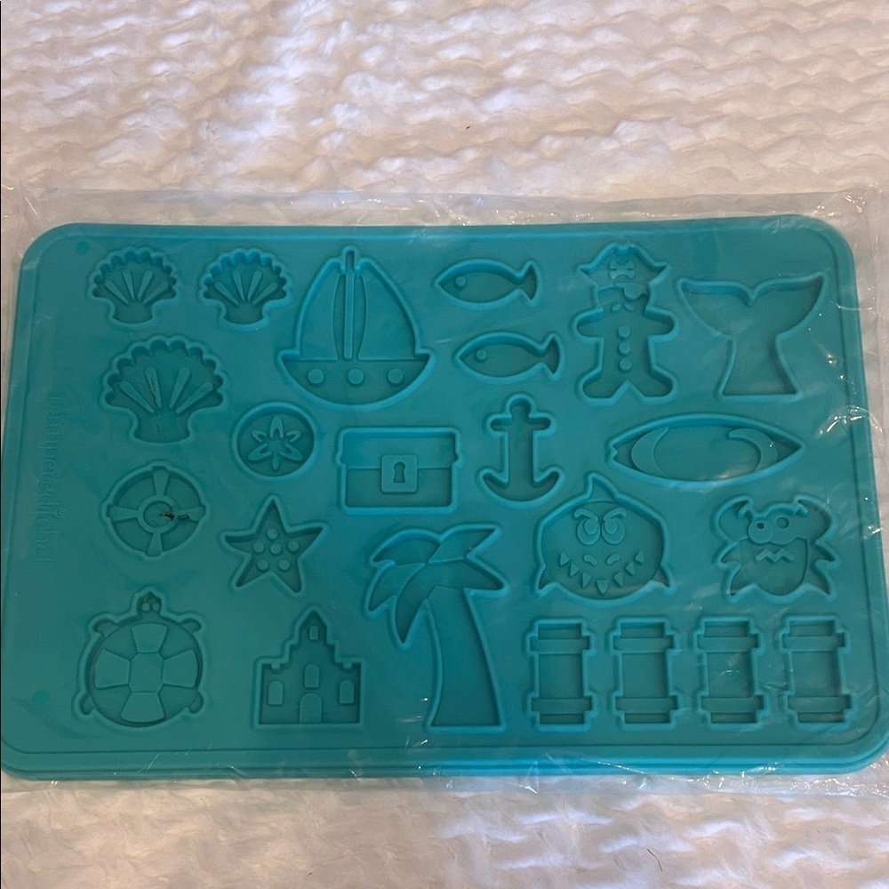 Teal Silicone Mold with Ocean and Beach Shapes pampered chef new